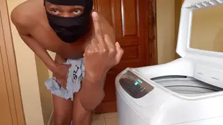 Black Solo Performer Shows Off Gaping Hole