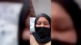 Mature Arab MILF Takes Anal in a European Setting
