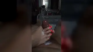 Amateur Footjob Ends with Cum on Soles