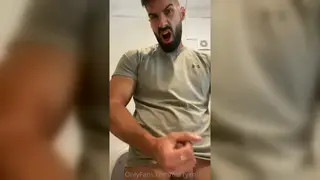 Muscular Hunk Strokes Hard Until Explosive Release
