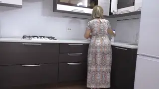 Curvy Stepmom Takes Anal in the Kitchen