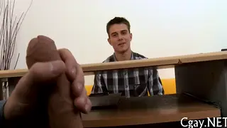 Amateur Pair Fucks Bareback in Raw Session at Home