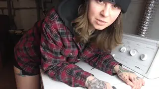 Amateur Girl Humps the Dryer to a Shaking Orgasm