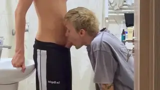 European Twink Enjoys Rimming and Bareback Pounding