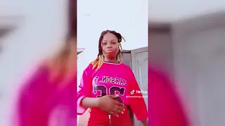 Ebony Amateur Shows Off Her Curves in Clip
