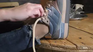 MILF Peels Off Sneakers to Show Off Sweaty Nylon Feet