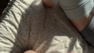 Stepsister Takes Creampie Before Family Dinner in Homemade Clip