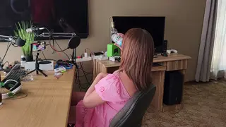 Blonde Stepmom Gives Late-Night Handjob Before Bed
