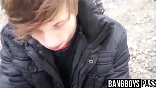 Cash-Strapped Twink Accepts Bareback Sex Outdoors