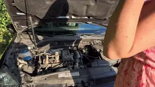 Curvy Indian Woman Takes Anal from a Stranger Beside a Broken Car