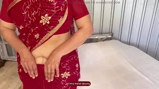 Indian MILF Performs Erotic Saree Dance Solo