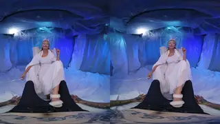 Blonde Sorceress Commands You in VR Fantasy Cosplay