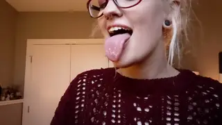 Blonde Teen Gives Sloppy Deepthroat in POV