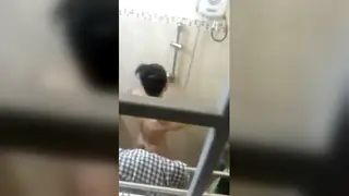 Amateur Guy Enjoys Quick Solo Play on Camera