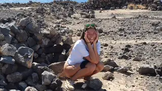 Brunette Gives Outdoor Blowjob Before Public Pissing