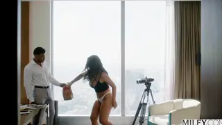 Brunette MILF Cop Takes BBC Facial During Stakeout Seduction