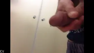 Amateur Guy Shoots Quick Cumshot in Solo Clip