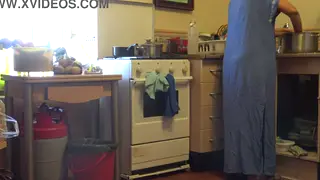 Arab MILF Takes Anal From Her Boss at the Desk