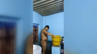 Asian Hunk Shows Off Muscular Physique During Intense Handjob