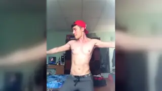 Amateur Guy Enjoys a Solo Session at Home
