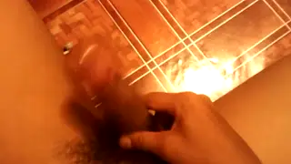 Solo Guy Strokes to a Quick Finish on Camera in a Homemade Clip