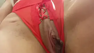 Voluptuous Latina Explores Her Curves in Solo Masturbation