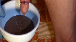 Tattooed European Fills His Bladder With Pudding on Cam