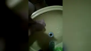Twink Reaches Climax in Solo Cumshot Scene