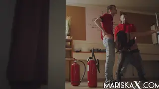 Indian MILF Takes a Deep Throat Before Double Penetration