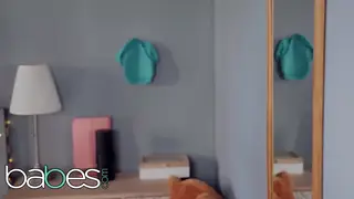 Latina Babe Masturbates to Squirting Orgasm in Shower