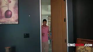 Stepmom Surrenders to a Quickie While Bored