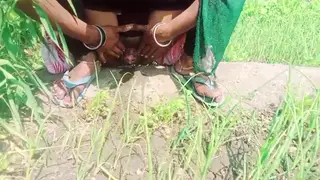 Indian Babe Gives Handjob While Riding Outdoors