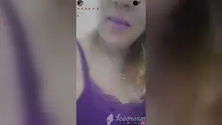 Arab Broadcaster Chats Live With Viewers on Camera