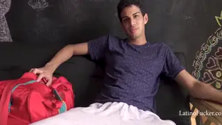 Latino Stud Takes Cash for a Quick Outdoor Blowjob