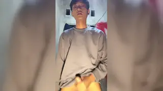 Asian Amateur Explores His Body in Solo Session