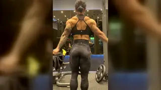 Muscular Woman Flexes Thick Curves in HD