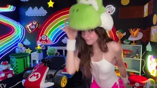 Curvy Woman Twerks Energetically in Mario-Themed Clip