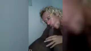 Amateur Guys Share Quick Oral Pleasure in Homemade Clip