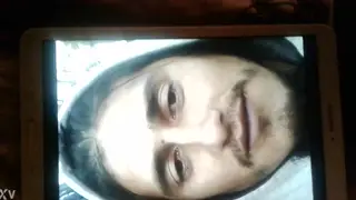 Amateur Guy Takes Thick Facial Across His Lips