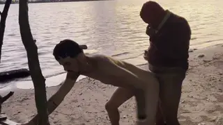 Beach Encounter Brings Muscle and Slim Together
