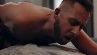 Muscle Daddy Barebacks Man to Creampie