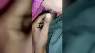 Indian Girlfriend Gives Morning Deepthroat on Diwali