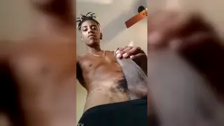 Guy Jerks Off While Talking to the Camera