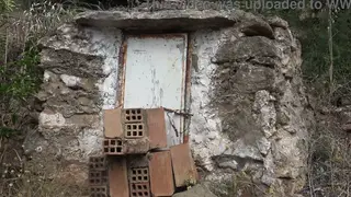 Arab MILF Risks Public Sex While Husband Watches Nearby