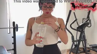 Latina Brunette Gives Sloppy Deepthroat Blowjob at Gym