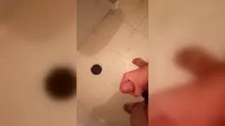 Amateur Stud Reaches Climax in Brief Solo Clip