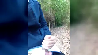 Asian Guy Sucks Cock Outdoors in Quick Encounter
