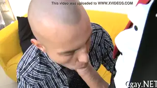 Guy Takes a Throat-Deep Blowjob in Amateur Clip