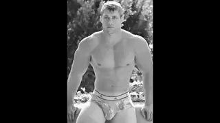 Muscular Hunk Shows Off His Body in First Solo Session