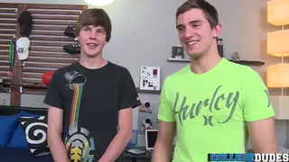 Muscular Amateur Takes a Blowjob From His Partner
